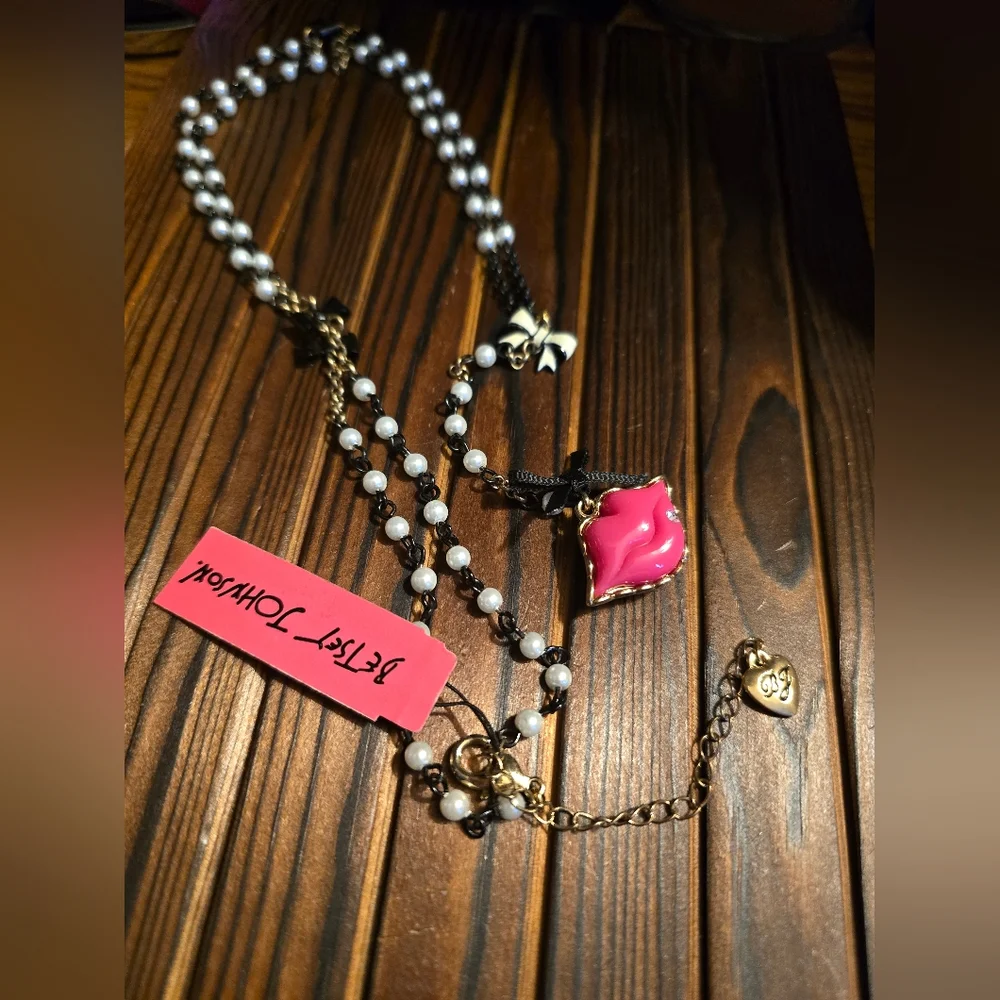 Betsey Johnson First Date Kiss Lips Necklace! Vintage NWT! - Picture 4 of 16